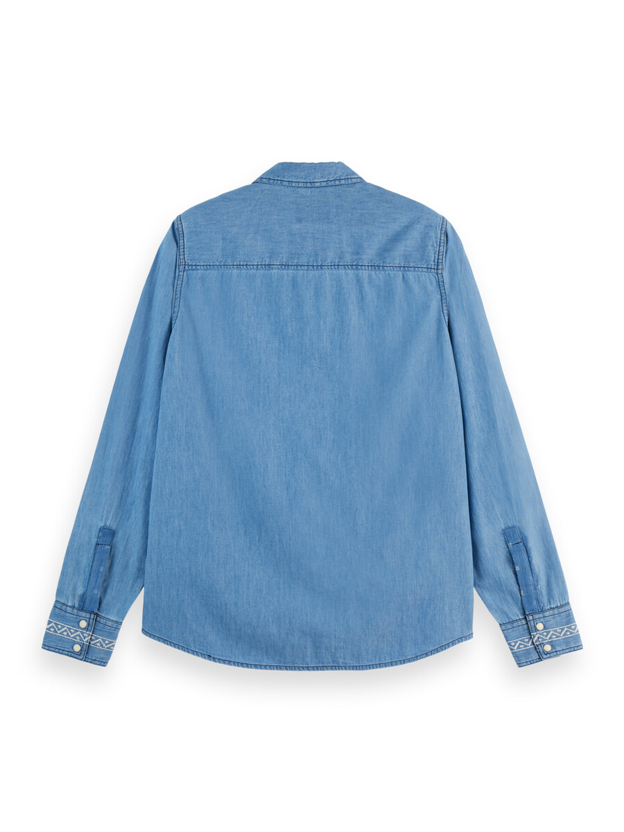ausgewaschenes leichtes jeanshemd