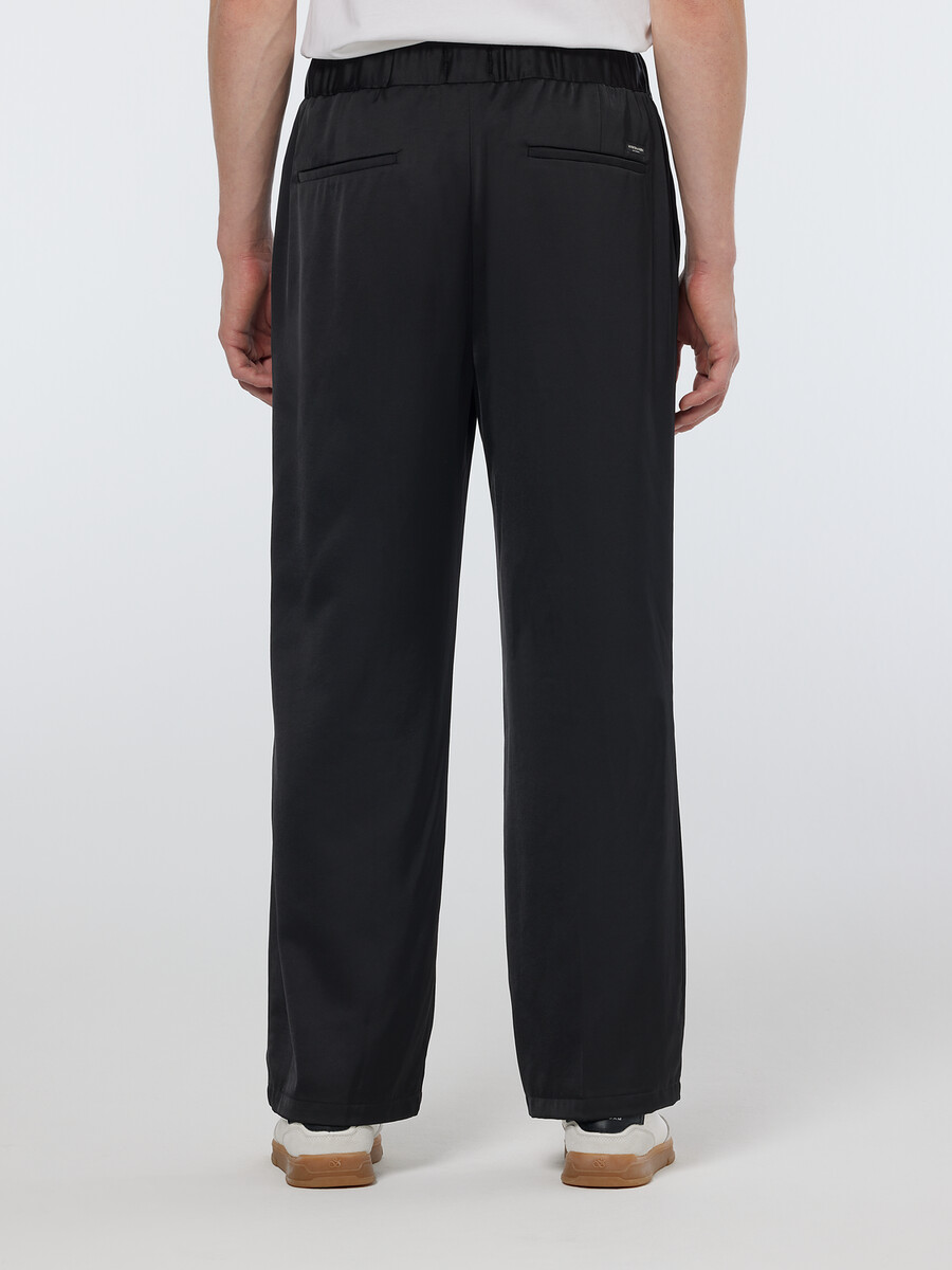 jogginghose aus schwerem satin mit lockerer passform