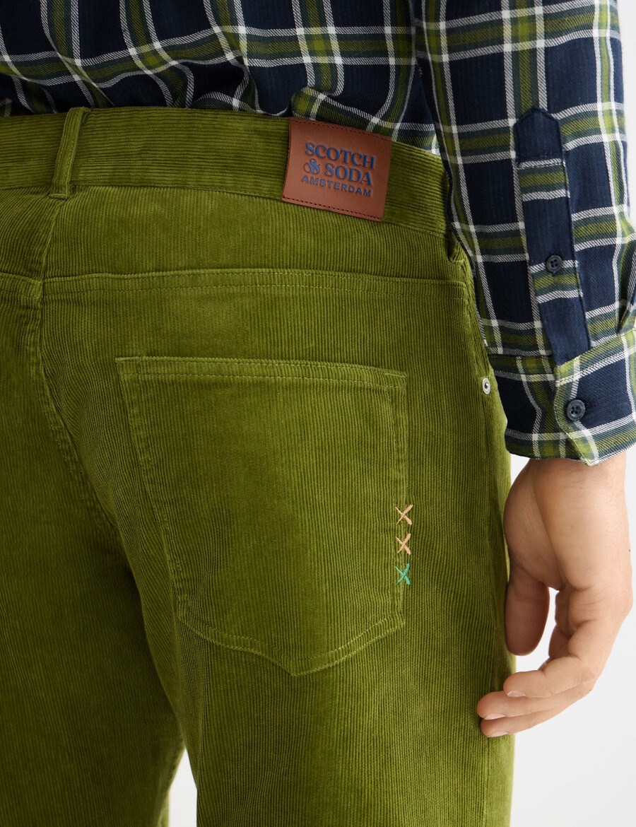 die zee straight jeans aus farbigem cord