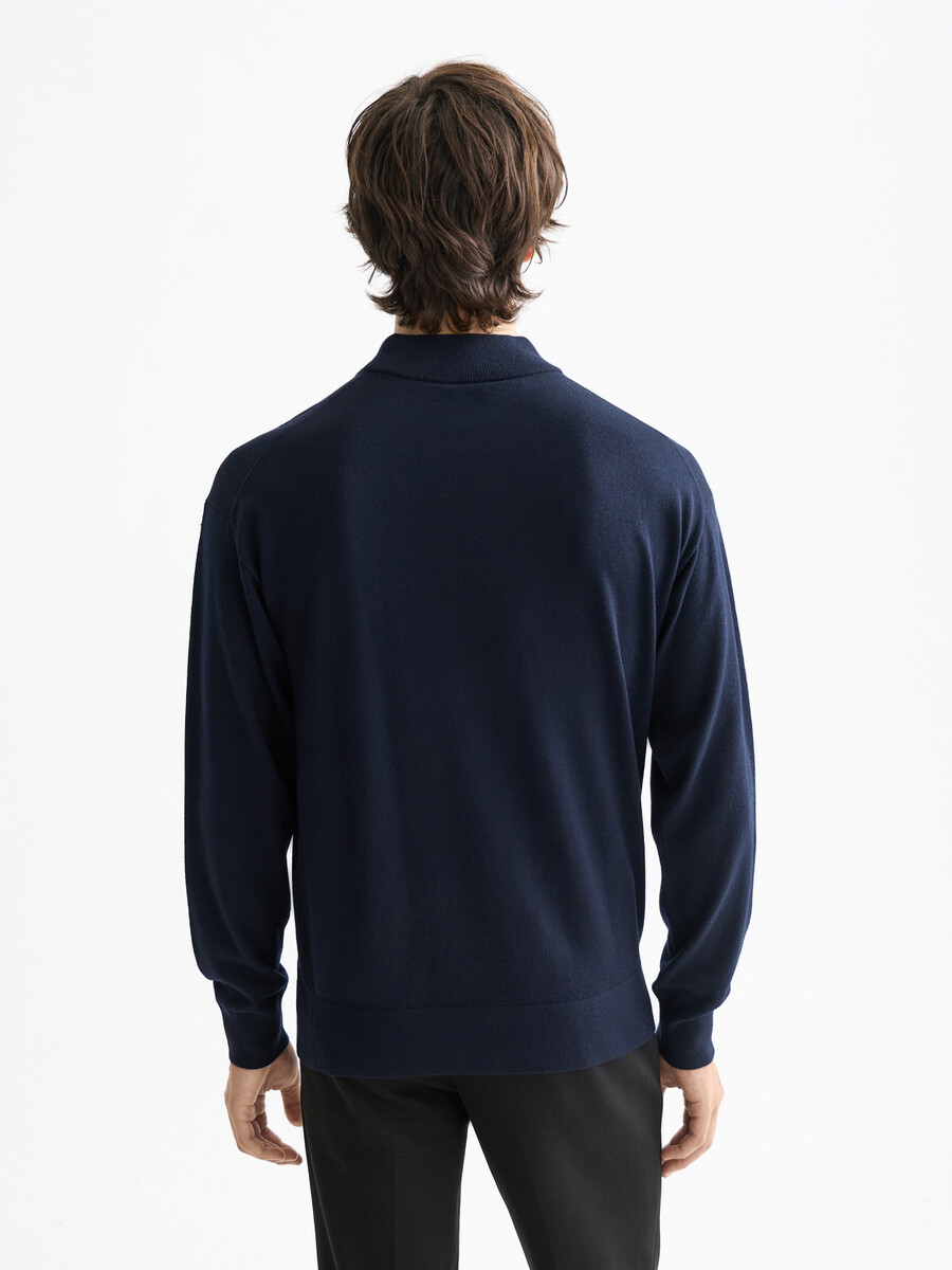 essentials — pullover mit überschnittenen schultern und stehkragen