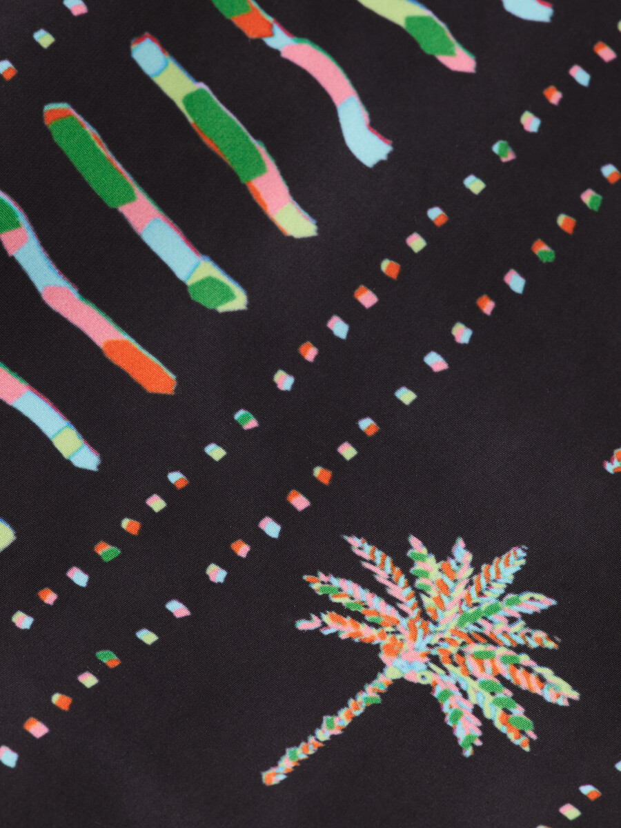 mittellange badeshorts mit allover-print