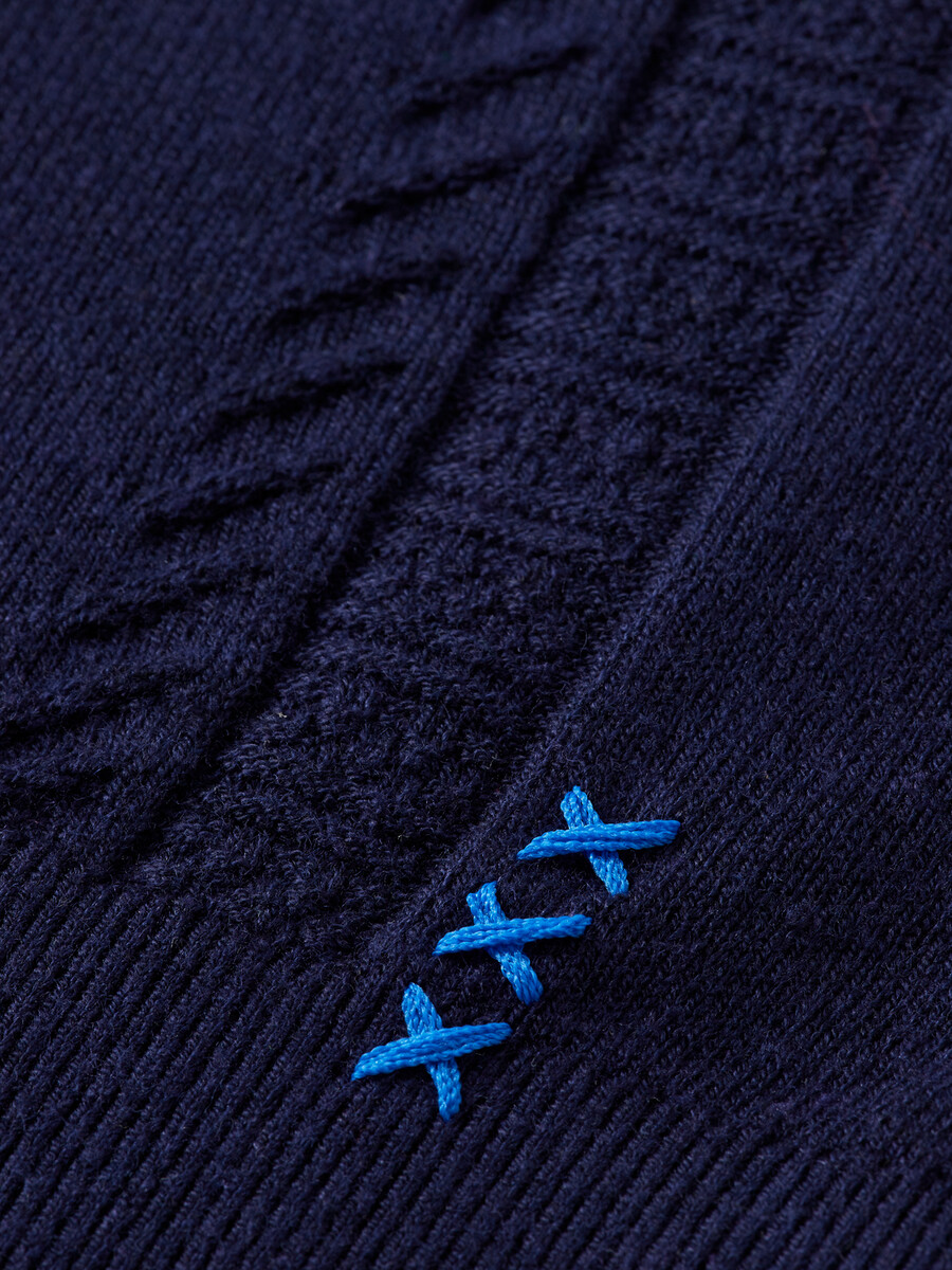 poloshirt aus strick mit v-ausschnitt und lockerer passform