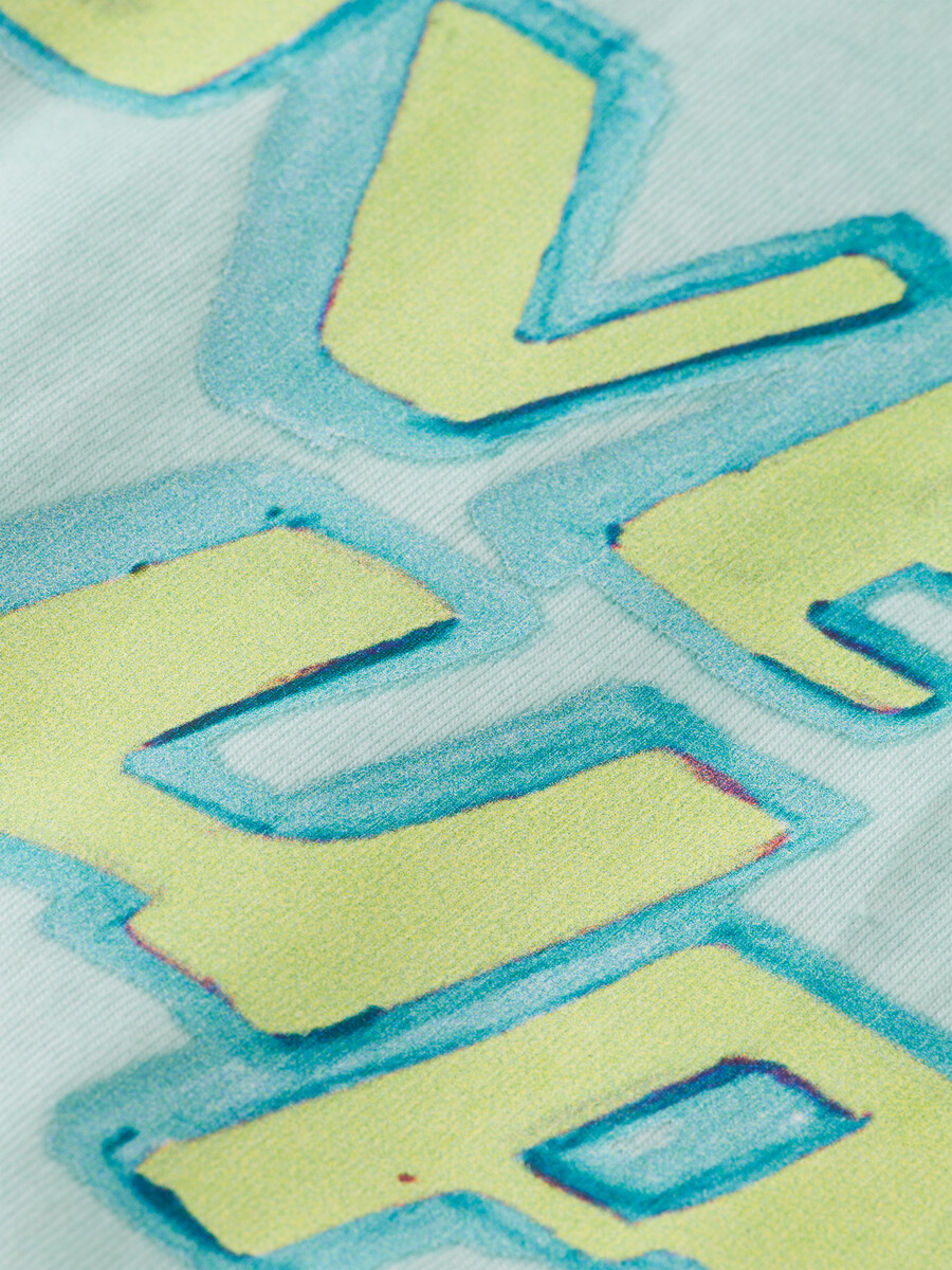 locker geschnittenes stückgefärbtes grafik-t-shirt