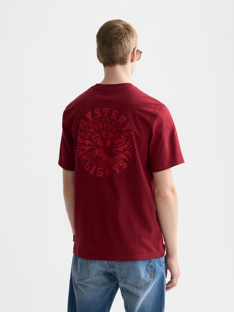 t-shirt mit vorder- und rückseitenmotiv in regulärer passform