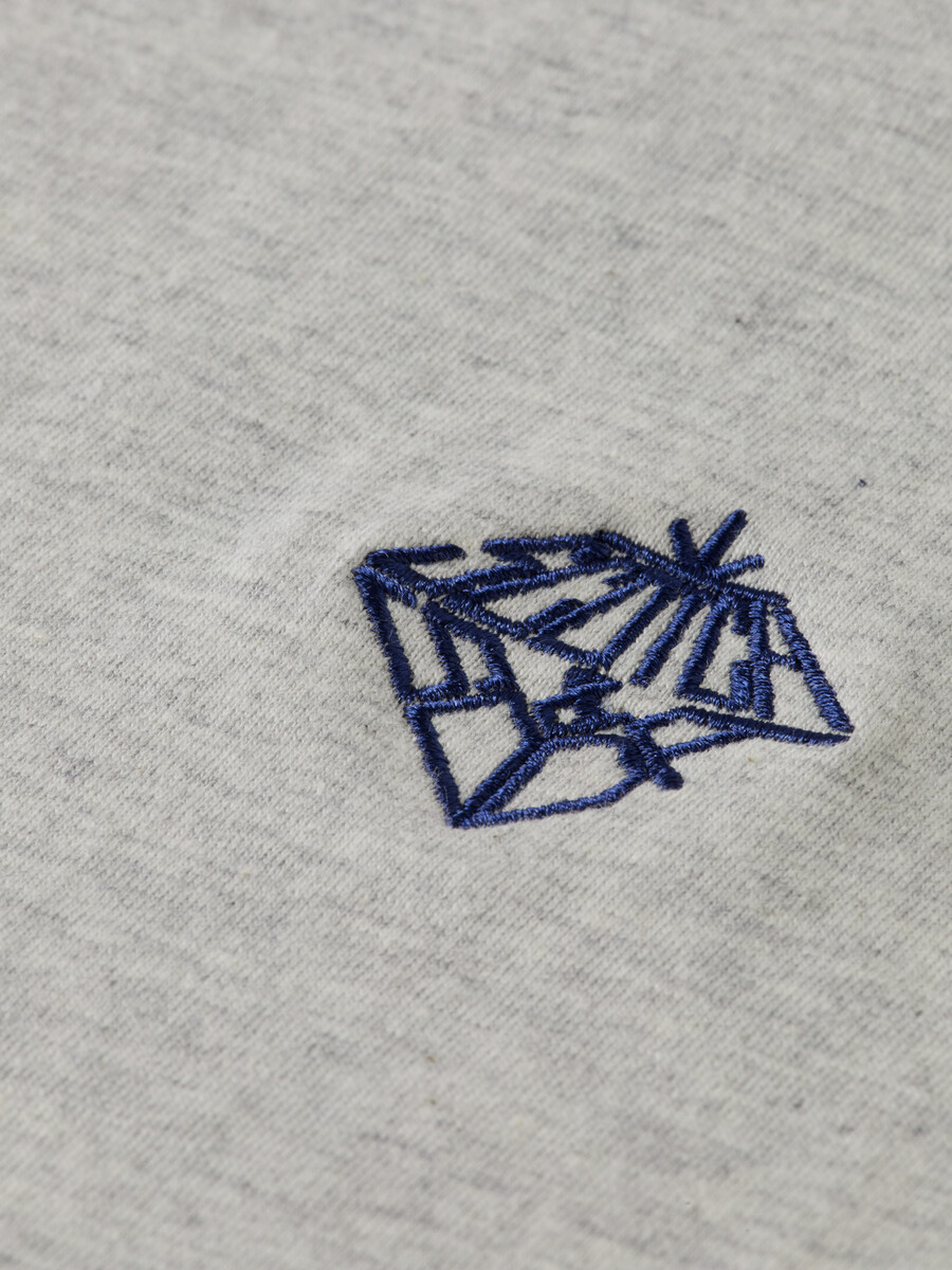 normal geschnittenes t-shirt mit brustmotiv