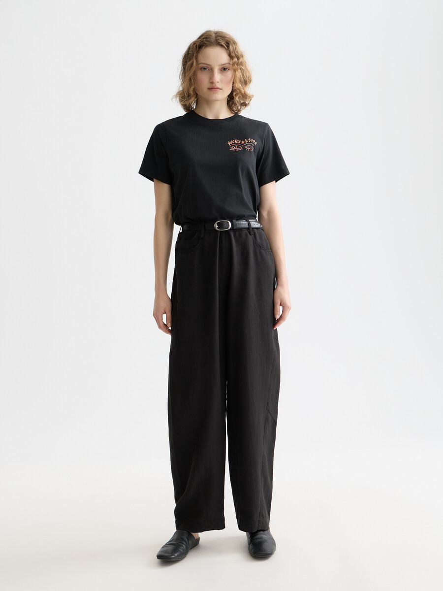 kleines brustmotiv reguläre passform t-shirt