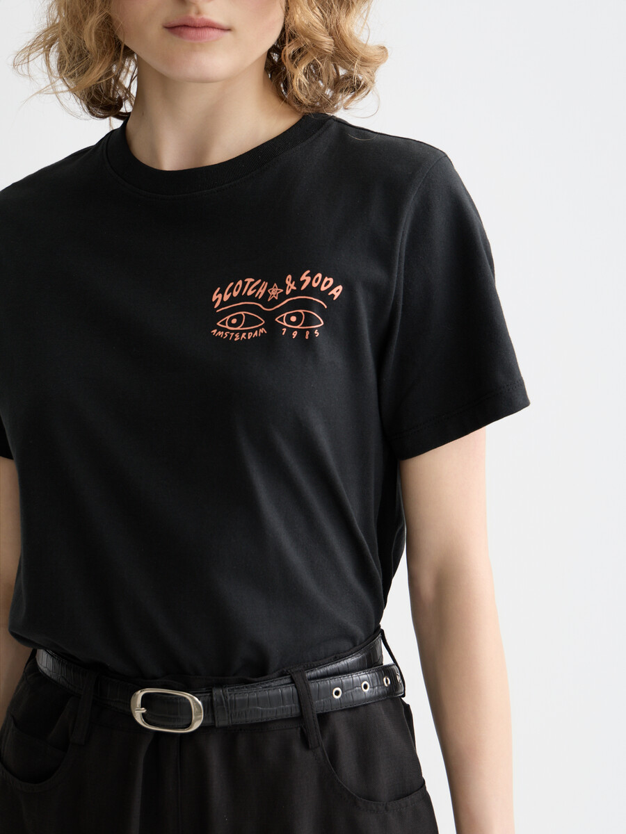 kleines brustmotiv reguläre passform t-shirt