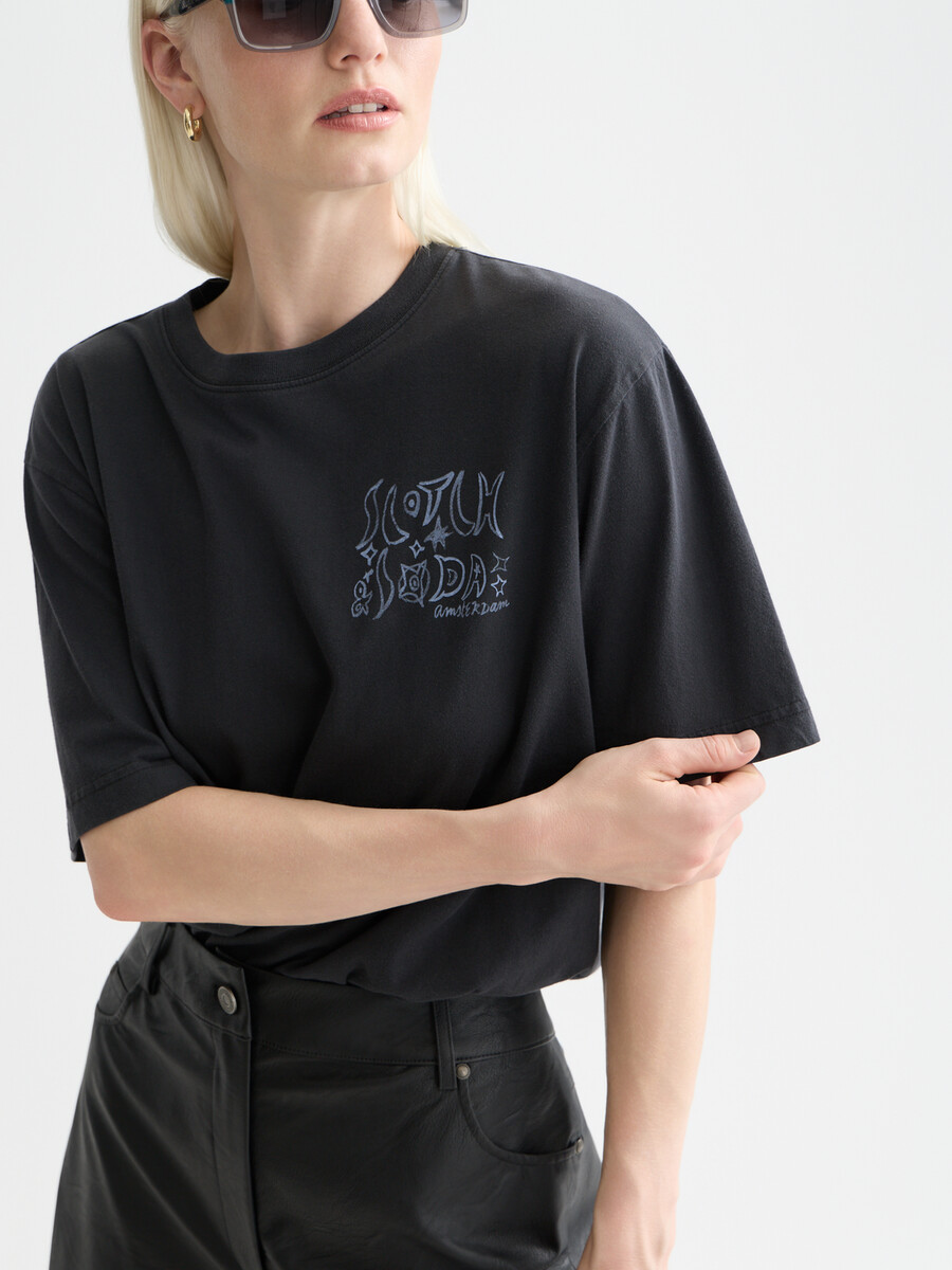 lockeres t-shirt mit gewaschenem aufdruck