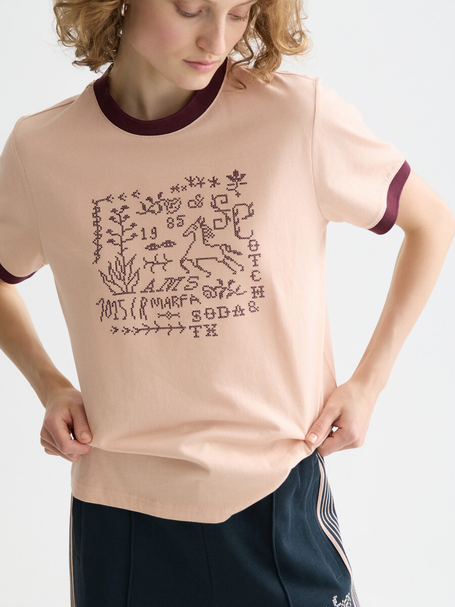 besticktes ringer-t-shirt in regulärer passform
